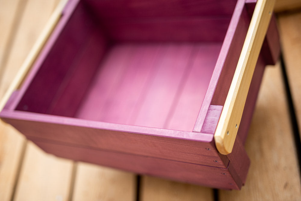 Detailaufnahme Kiste aus Pappelholz.