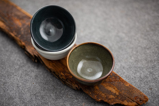 Detailaufnahme Müslischale in verschiedenen Farben.